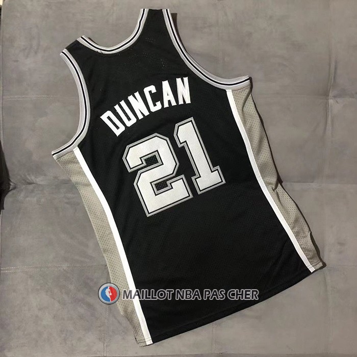 Maillot San Antonio Spurs Tim Duncan Mitchell & Ness 2001-02 noir